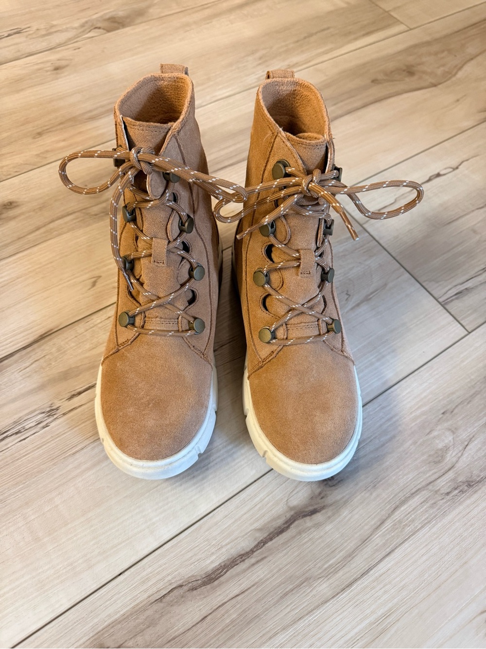 Women’s Sorel Explorer III Joan size 8